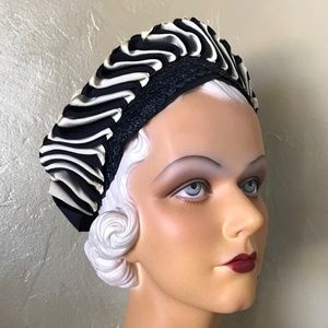 SMART 1930s' NAVY STRAW  TOQE - INTRICATELY FOLDED NAVY AND WHITE GROSGRAIN TRIM